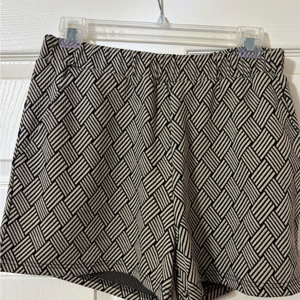 Geometric Pattern Black and White Women's Shorts - Unbranded - Picture 3 of 8